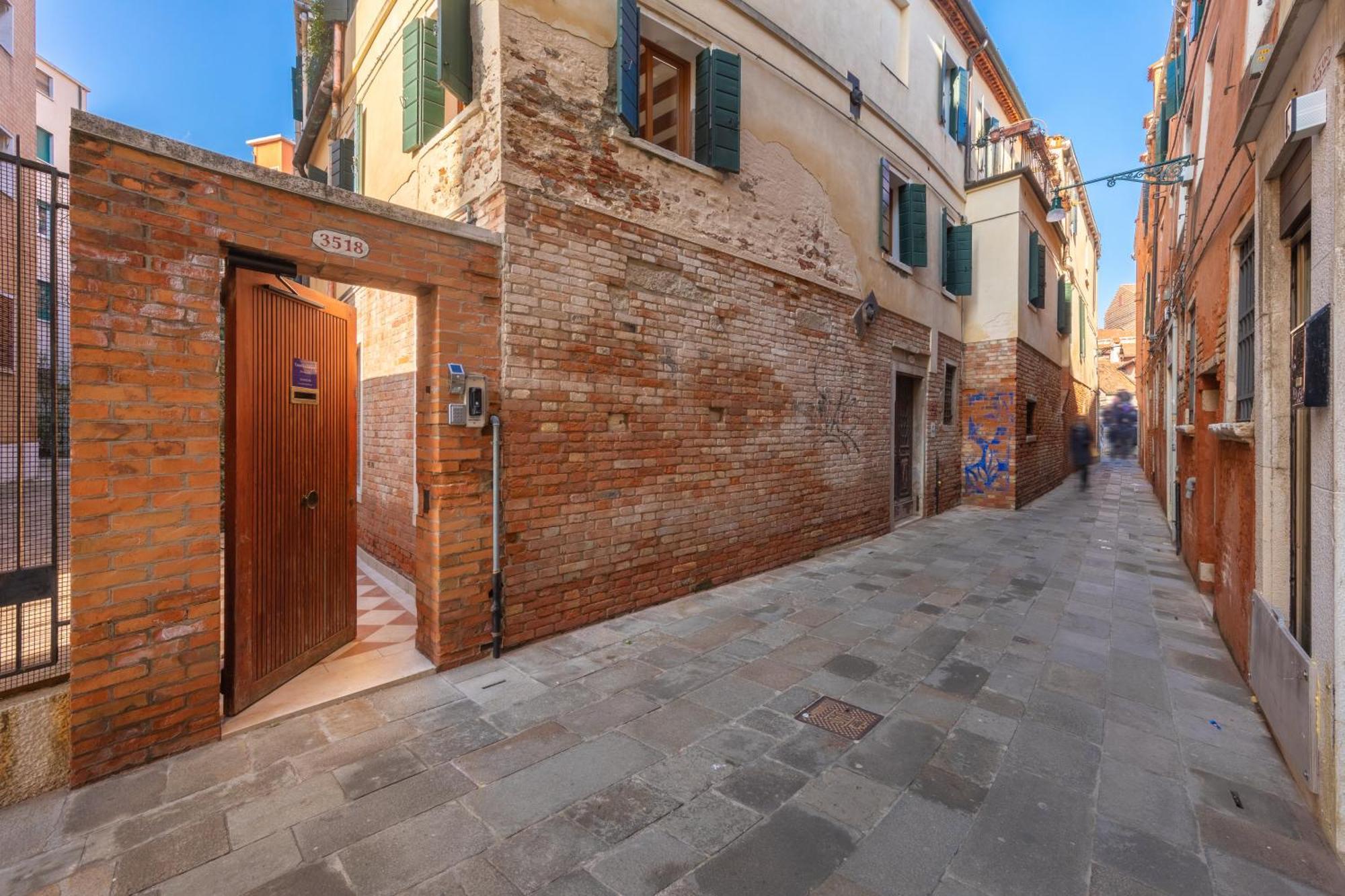 Casanova Ai Tolentini Hotel Venice Exterior photo